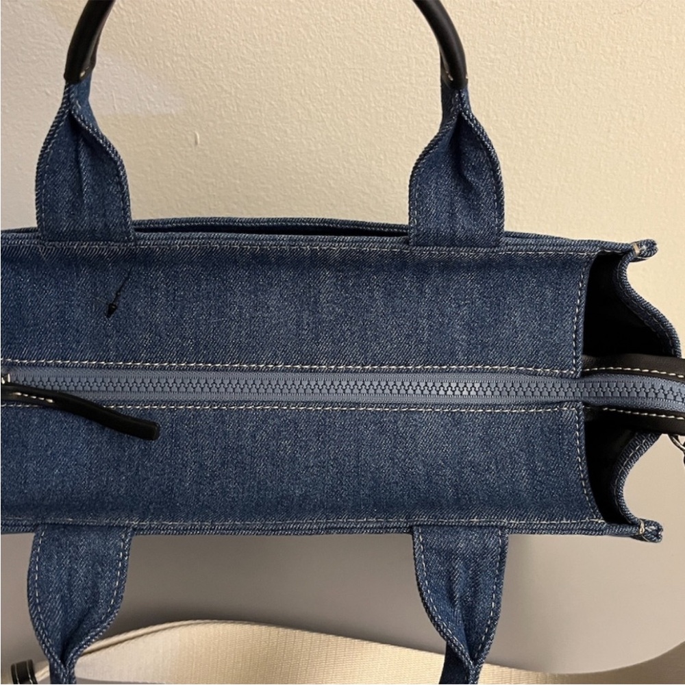 DKNY DENIM EMBROIDERY LOGO TOTE CROSSBODY
BAG, NWOT - Picture 4 of 4